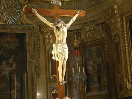 G9 Cross on the High Altar