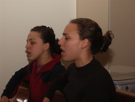 B3 Teuma Sisters animating the singing