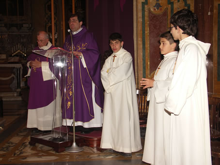 G7 Archpriest and Archpriest Emeritus at start of Mass