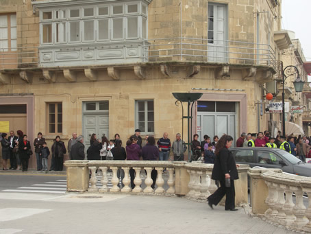 A4 People and Band gathering in Victory Square