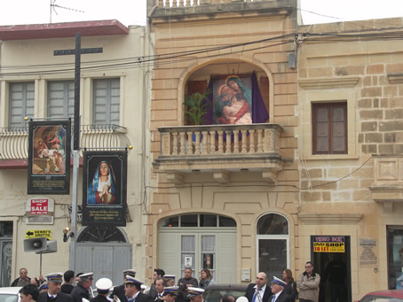 A1 People and Band gathering in Victory Square