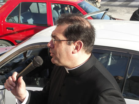 B9 Archpriest announcing the start of procession