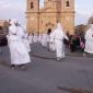 123 Carrying chains in fulfilment of vows