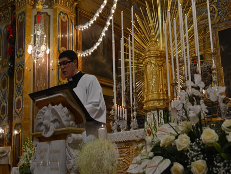 00 Seminarian Joseph Hili introduces the Service