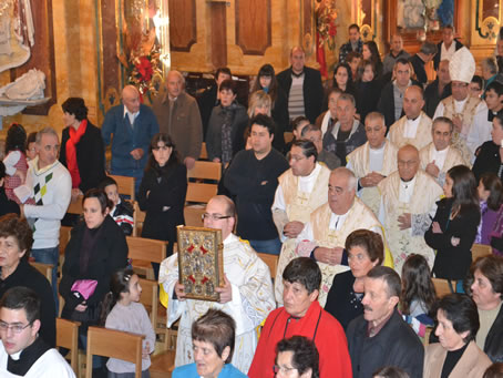 04 Mass co celebrants in procession