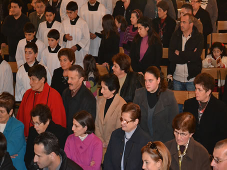 03 Congregation in Basilica