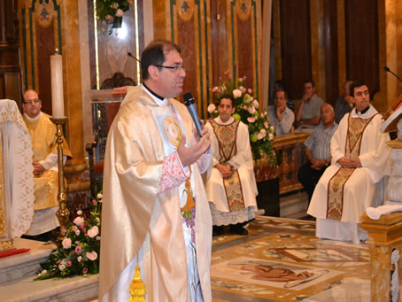 024 Archpriest delivering the sermon