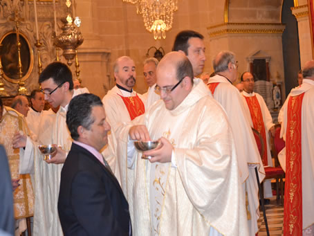 192 Fr Mark's relative Reno receives Holy Communion