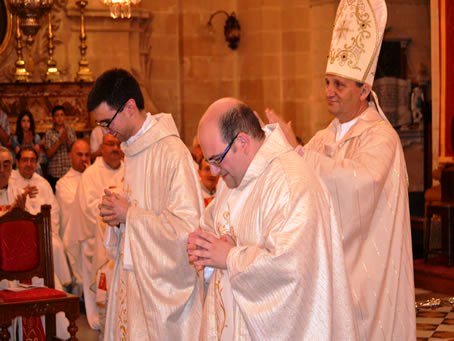 147 Bishop presents the new priests to the congregation