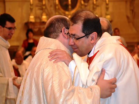 111 Fr Mark and his Archpriest embrace