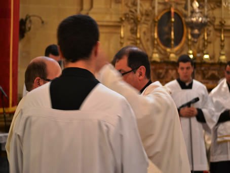 080 Archpriest Refalo helps Mark put on chasuble