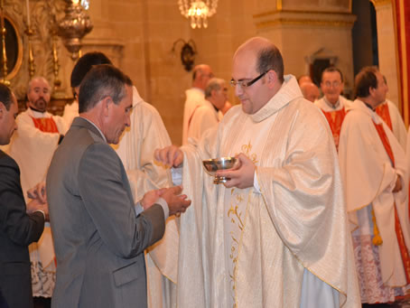 187 Fr Mark's father Saviour receives Holy Communion