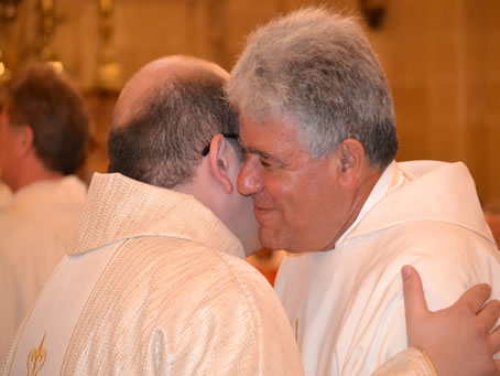 137 Embraced by Fr Gauci (Adelaide)