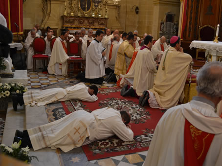 043 Deacons lie prostrate at the Bishop's feet