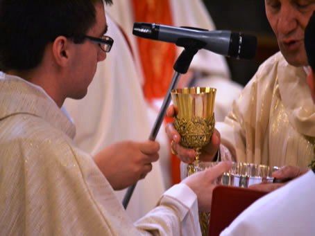 098 Bishop hands Chalice and Hosts to Fr Daniel