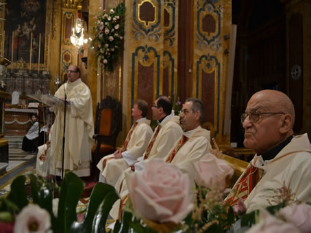 022 Fr Mark delivers the sermon