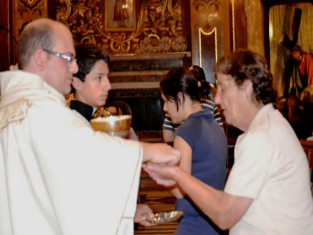 099 Archpriest mother receives Holy Communion