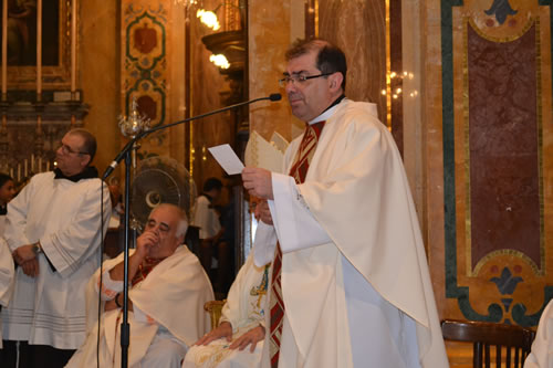 DSC_0088 Archpriest reads the vows