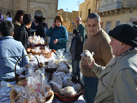 002 Selling delicacies in aid of Altar boys