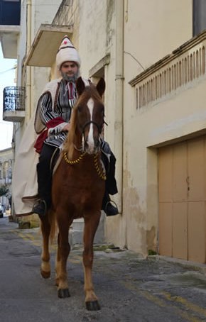 069 A Wise Man making his way from Shaft Street