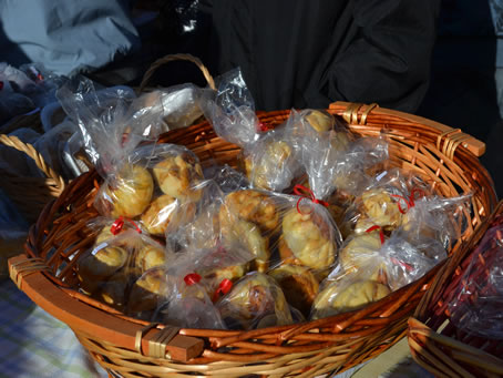 004 Selling delicacies in aid of Altar boys