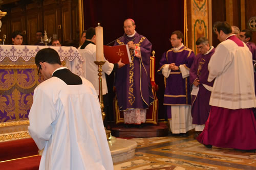 078 Daniel prepares to receive the Ministry of Acolyte