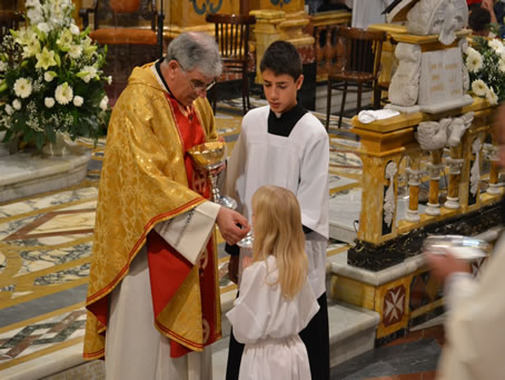 046 Holy Communion