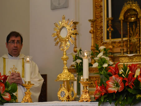 092 Adoration of the Holy Eucharist