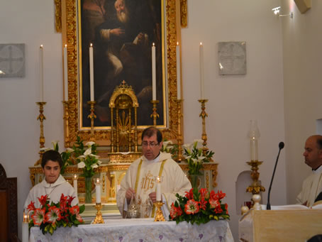 014 Archpriest incensing the Altar