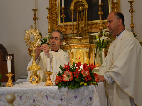 110 Can Bartolo removing the Holy Host from monstrance