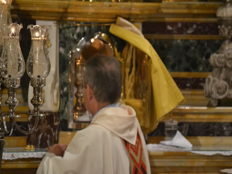 193 Placing the Blessed sacrament back in the tabernacle