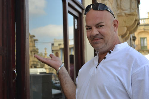 DSC_0001 Compere Tony Grech welcomes you to Xaghra Fig Festival