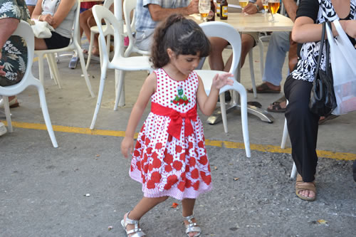 DSC_0166 Young lady joins the music