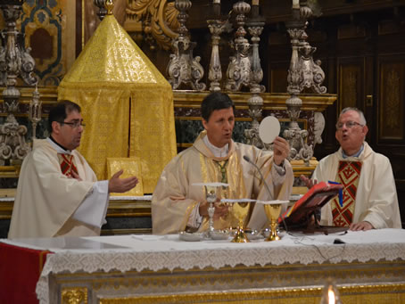 156 Consecrating the Host