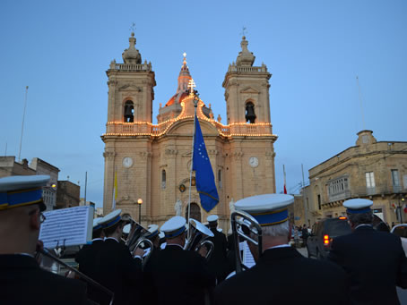 068 Victory band playing marches in Victory Square