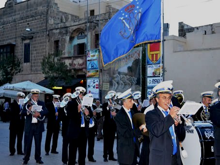 064 Victory band playing marches in Victory Square