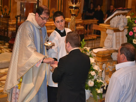 040 Holy Communion