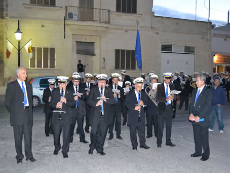 080 Band marching to Band Club