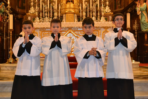 118 The new altar boys