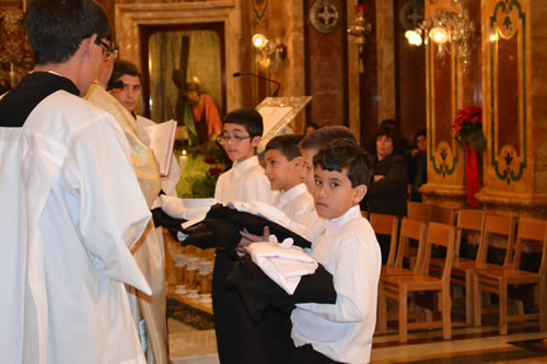 026 Presenting the habits of an altar boy