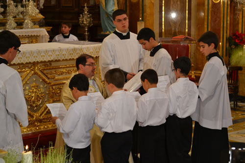 025 The boys make their promise to serve diligently the altar