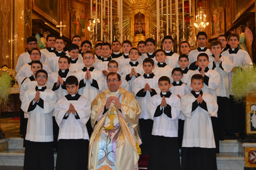 116 Group photo of altar boys with the the new addition