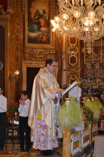 018 Archpriest delivering the Homily