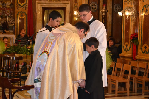 034 Denzil DeGabriele being invested as new altar boy