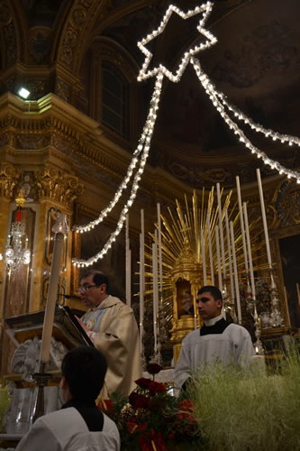 016 Archpriest reading the Gospel