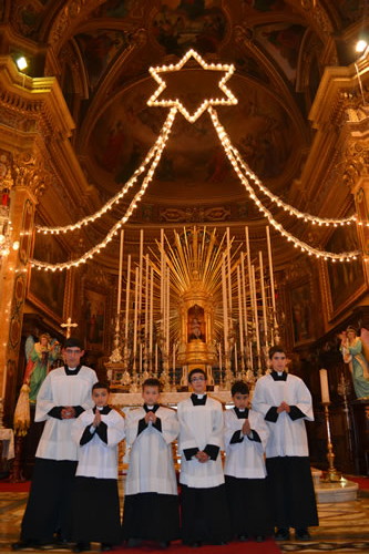 121 The new altar boys with their instructors