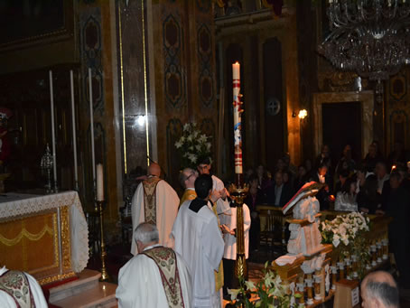 043 Placing the Paschal Candle in its stand