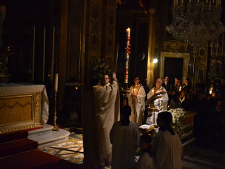 047 Archpriest incensing the Paschal Candle