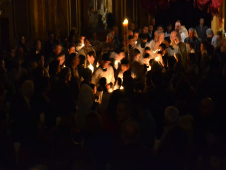 032 Candles kindled from the flame of the Paschal Candle