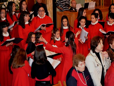 012 Voci Angeliche Choir singing the Gloria